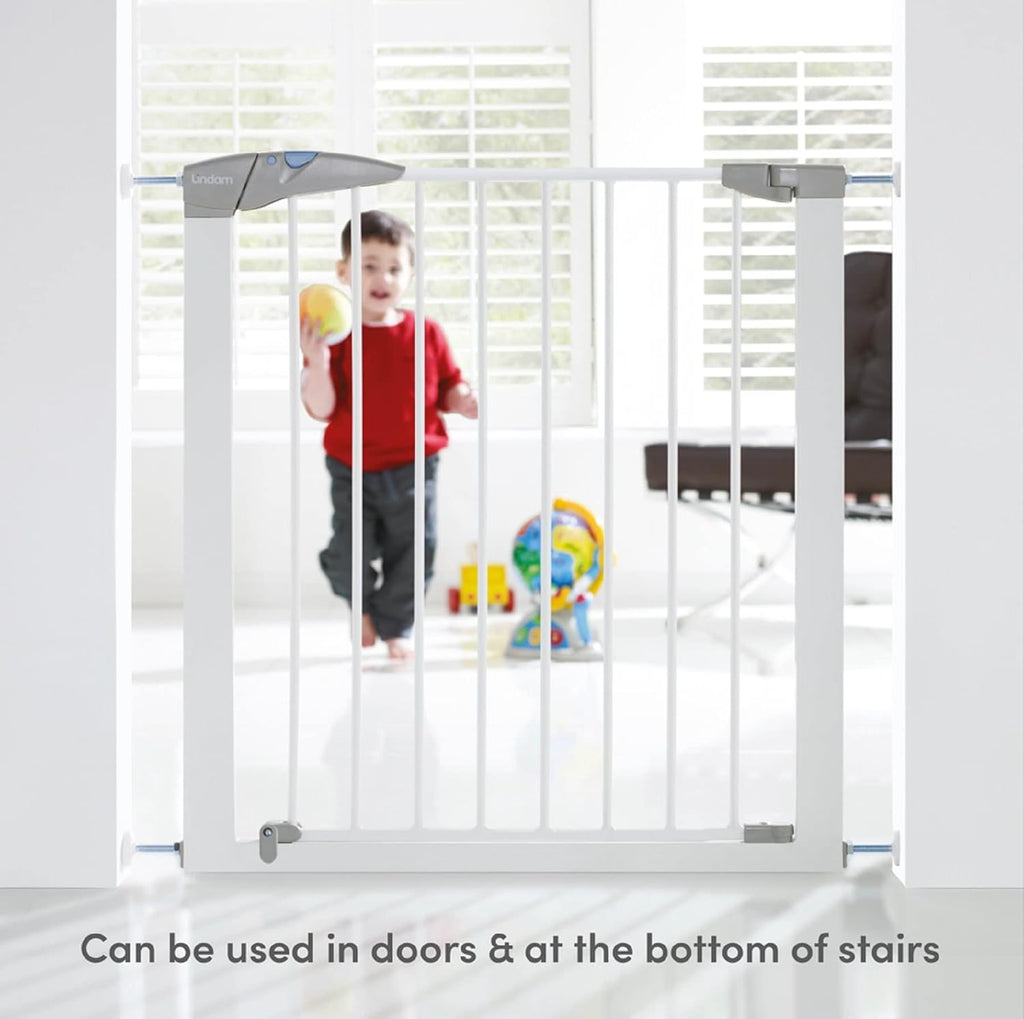 Munchkin Baby & Toddler Safety Gate with Automatic Closure | Easy Install. | 76-82cm | White