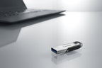 SanDisk 128GB Ultra Flair USB 3.0 Flash Drive USB stick, Memory stick with transfer speeds up to 150 MB/s, Password protection, Durable, Sleek Metal Casing Silver/Black