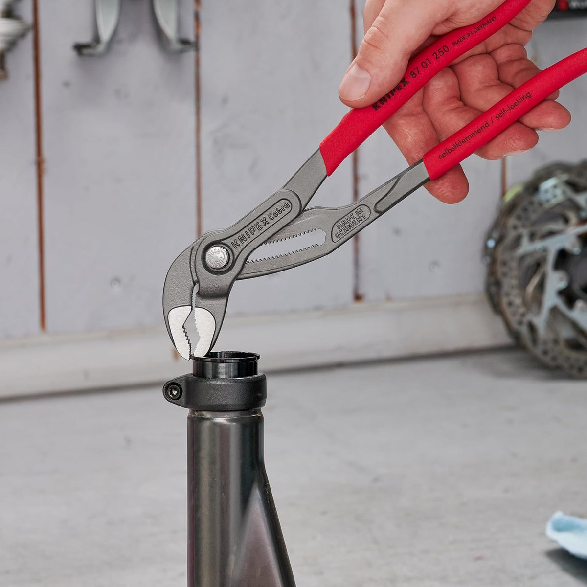 KNIPEX 87 01 250, 10 in. Cobra® Water Pump Pliers, Capacity 2 in.