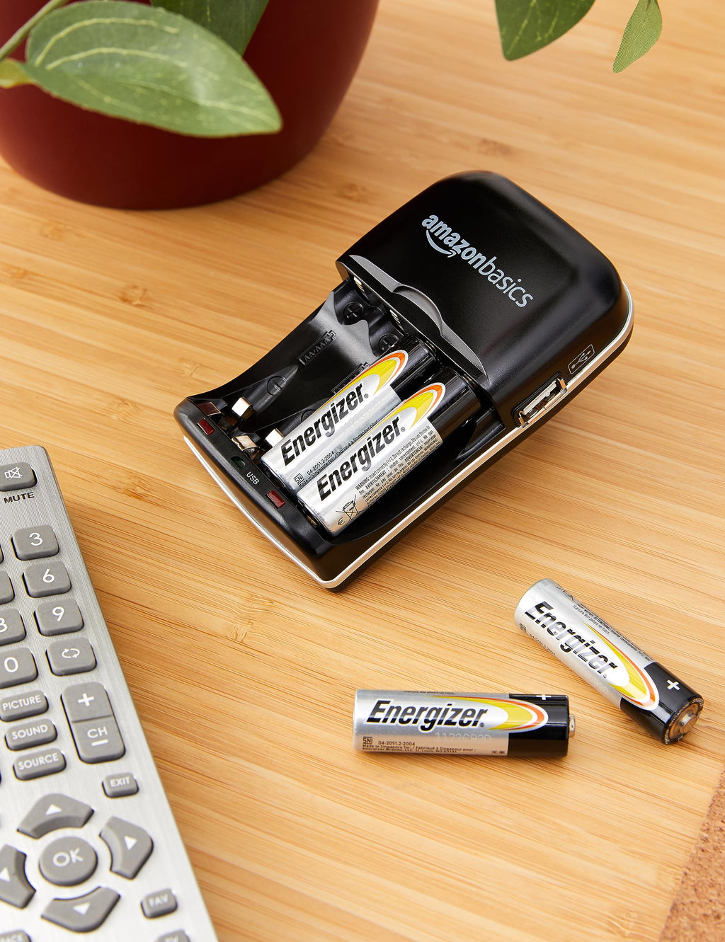 Amazon Basics Battery Charger for Rechargeable AA and AAA NiMh Batteries – UK Plug, 4-Bay, Black