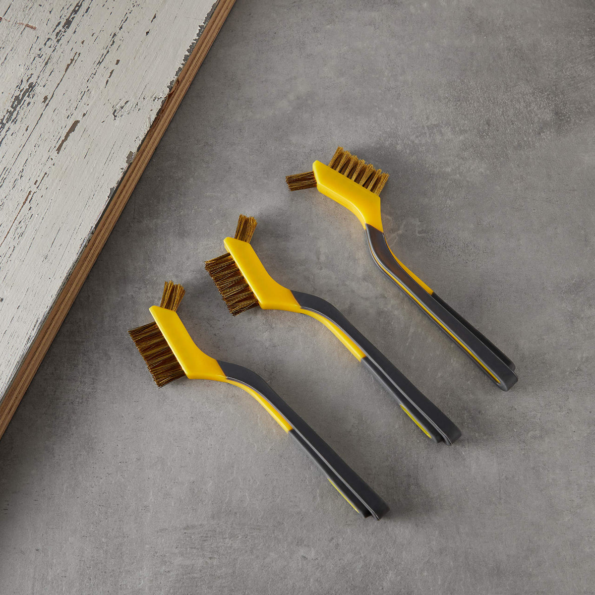 Amazon Basics Wire Brush for Rust Removal, Soft Grip, Black and Yellow