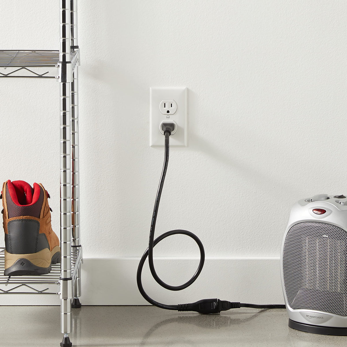 Amazon Basics Extension Cord, 3 Prong Outlet Extender, Indoor Power Cord, 13 Amps, 125V, 6 Ft, Black